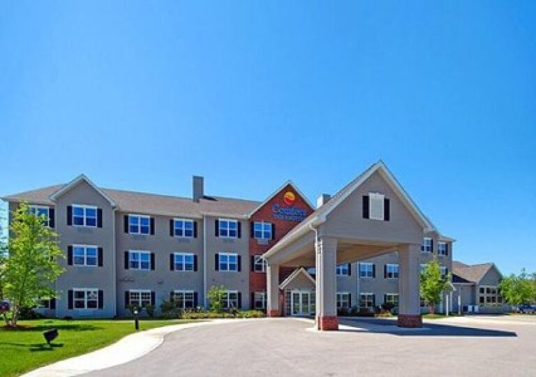 AmericInn Hotel & Suites Fulton
