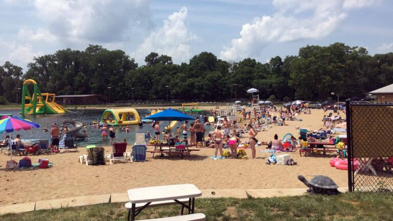 10 Year-Round Things to Do in Crystal Lake, Illinois